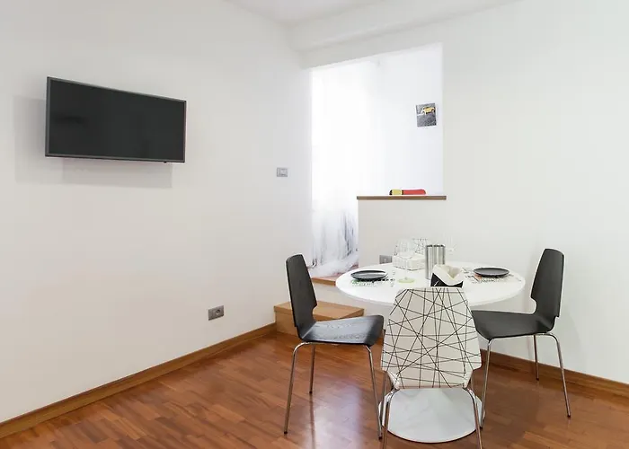 Urbana Lodge, Monti רומא