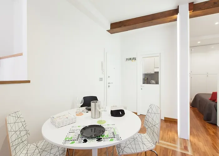 Urbana Lodge, Monti *